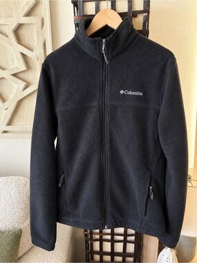 Columbia men’s ' Black Fleece Jacket medium